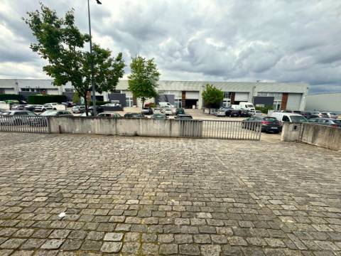 Armazém industrial em vila nova de sande - guimarães