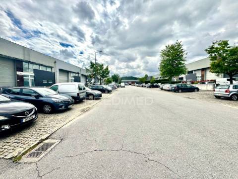 Armazém industrial em vila nova de sande - guimarães