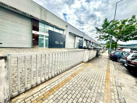 Armazém industrial em vila nova de sande - guimarães