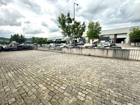 Armazém industrial em vila nova de sande - guimarães