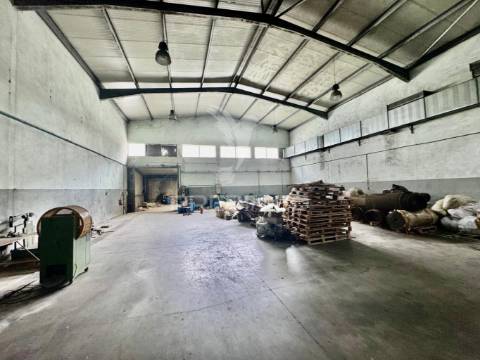 Armazém industrial em vila nova de sande - guimarães