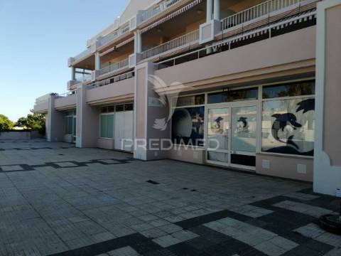 Loja | espaço comercial na urbanização soltroia - setúbal
