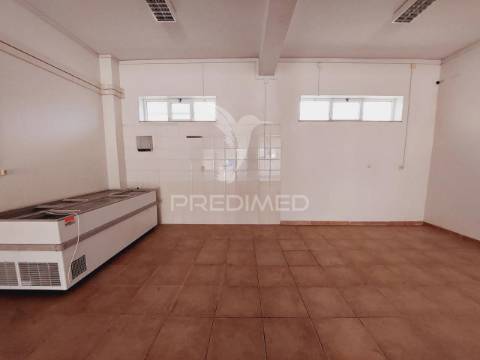 Loja | espaço comercial na urbanização soltroia - setúbal