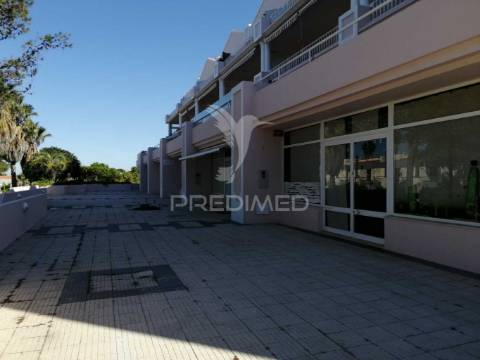 Espaço comercial na urbanização soltroia - setúbal