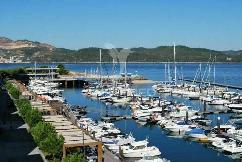 Espaço comercial na urbanização soltroia - setúbal