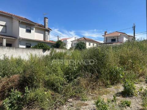 Terreno urbano  de 318m2 em alenquer