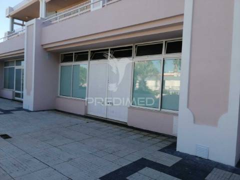 Espaço comercial na urbanização soltroia - setúbal
