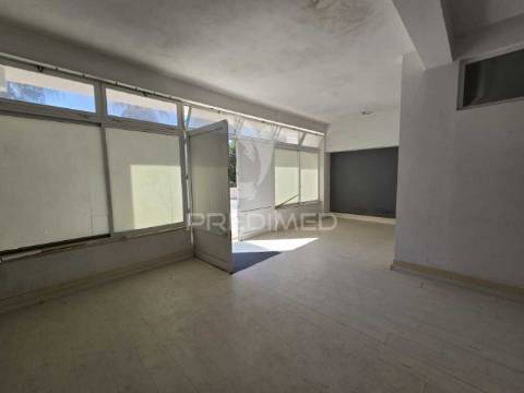Espaço comercial na urbanização soltroia - setúbal