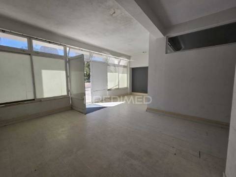 Espaço comercial na urbanização soltroia - setúbal