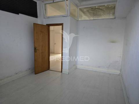 Espaço comercial na urbanização soltroia - setúbal