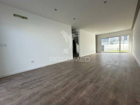 Moradia de luxo v3 com piscina elvas