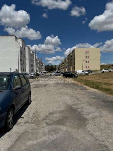 Terreno urbano para construção4 pisos com cave, 4 fogos por piso (total 16 fogos)