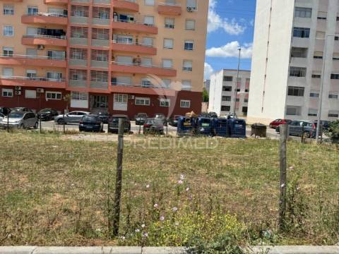 Terreno urbano para construção4 pisos com cave, 4 fogos por piso (total 16 fogos)