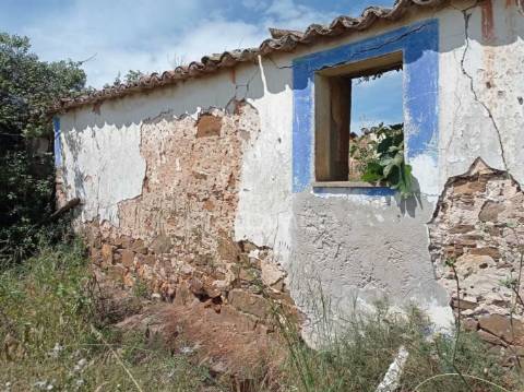 Herdade confinante com praia e linha mar