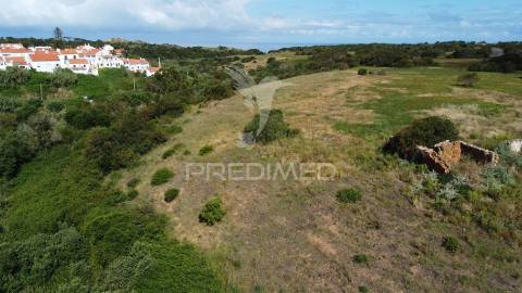Herdade confinante com praia e linha mar