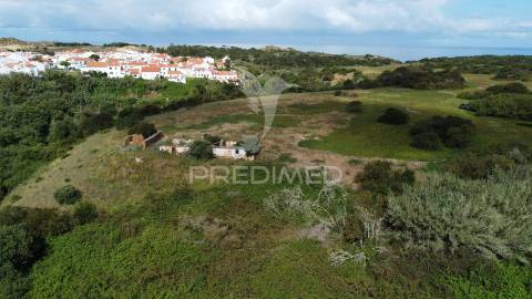 Herdade confinante com praia e linha mar