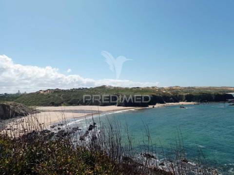 Herdade confinante com praia e linha mar