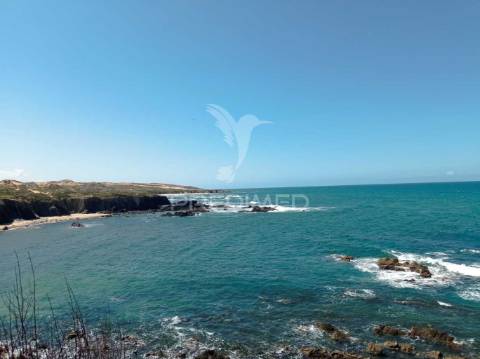 Herdade confinante com praia e linha mar