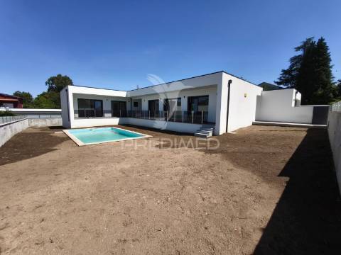 Moradia térria com piscina - panoias, braga (pronta)