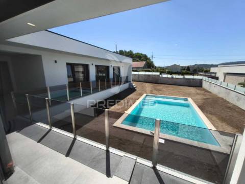 Moradia térria com piscina - panoias, braga (pronta)