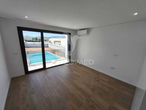 Moradia térria com piscina - panoias, braga (pronta)