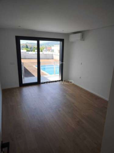 Moradia térria com piscina - panoias, braga (pronta)