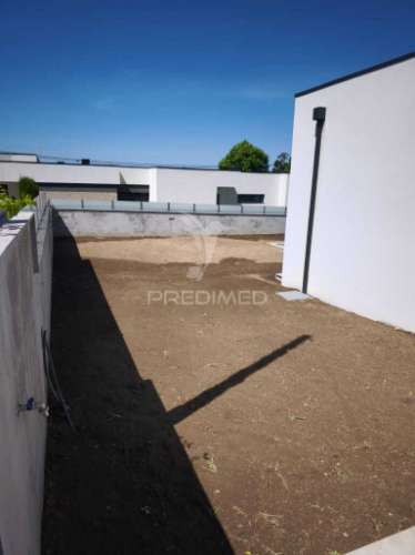 Moradia térria com piscina - panoias, braga (pronta)