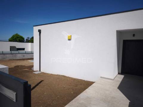 Moradia térria com piscina - panoias, braga (pronta)