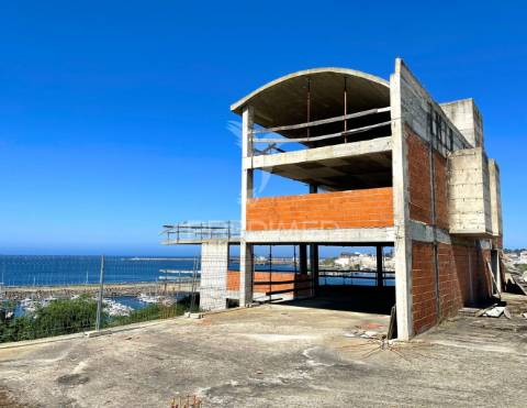 Moradia com vista mar em construção