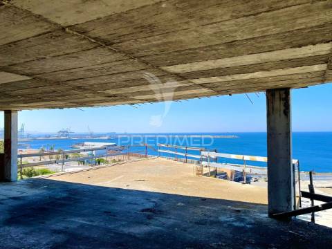 Moradia com vista mar em construção