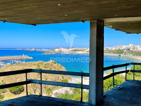 Moradia com vista mar em construção