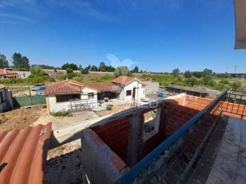 Moradia com piscina em cosntrução,agualva de cima, pegões.