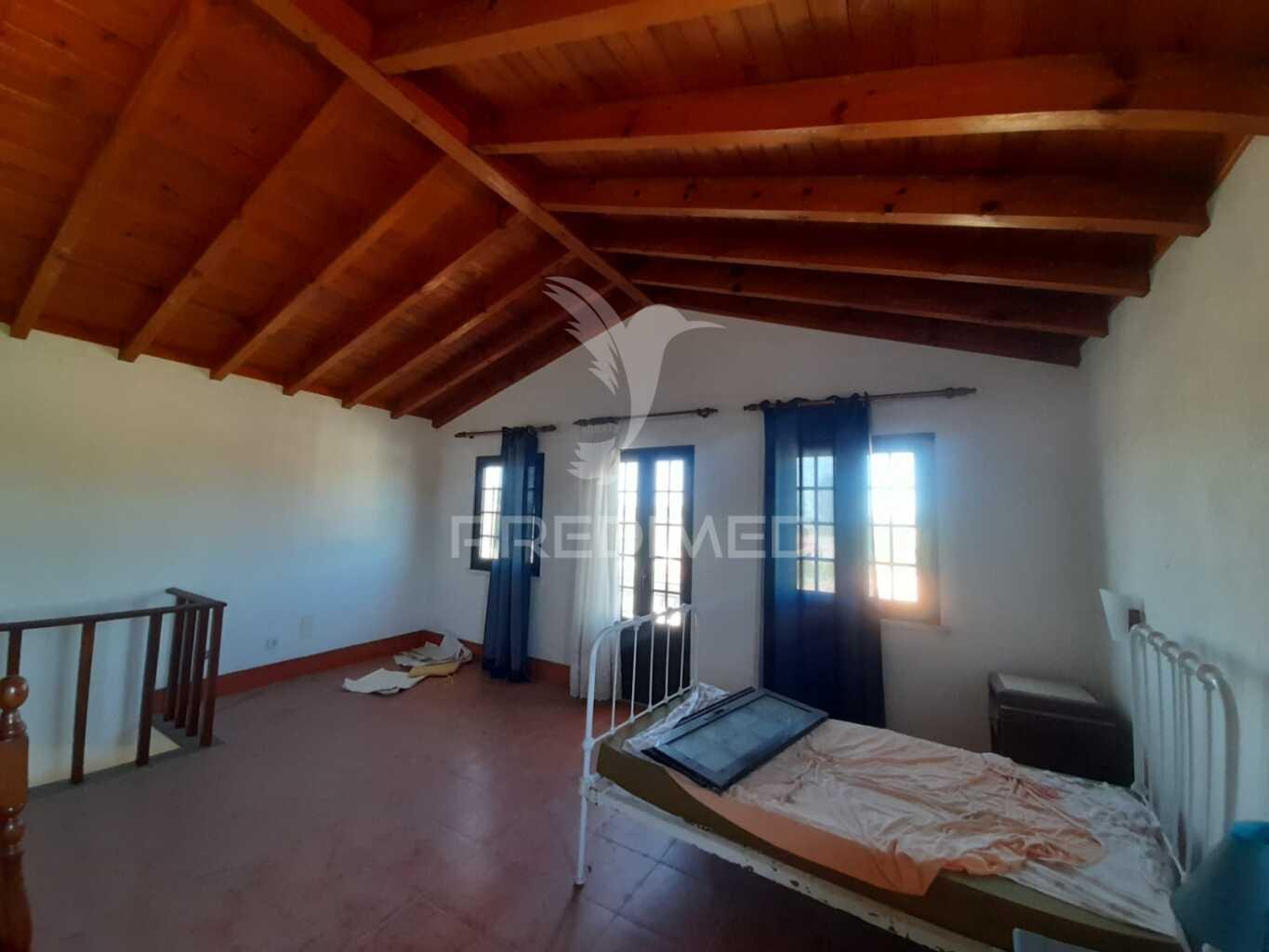 Moradia com piscina em cosntrução,agualva de cima, pegões.