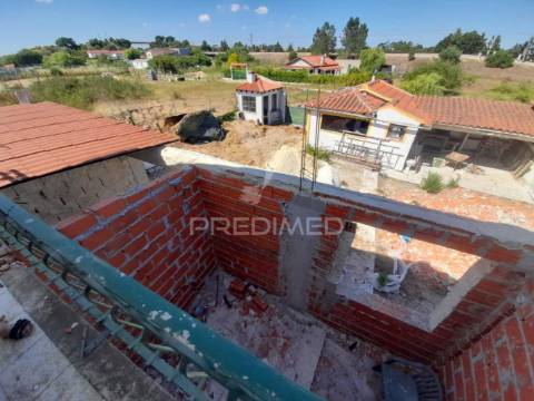 Moradia com piscina em cosntrução,agualva de cima, pegões.