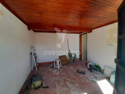 Moradia com piscina em cosntrução,agualva de cima, pegões.