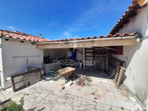 Moradia com piscina em cosntrução,agualva de cima, pegões.