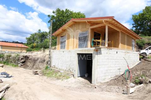 Duas moradias no empreendimento turístico no parque nacional da peneda-gerês