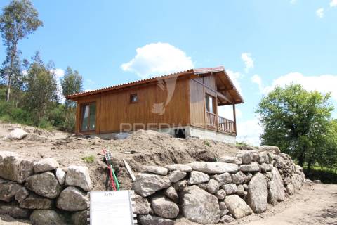 Duas moradias no empreendimento turístico no parque nacional da peneda-gerês