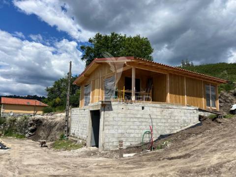 Duas moradias no empreendimento turístico no parque nacional da peneda-gerês