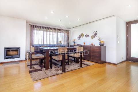 Moradia t4 em gaveto - merelim são paio