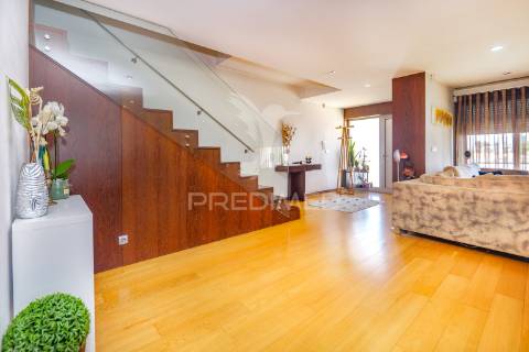 Moradia t4 em gaveto - merelim são paio