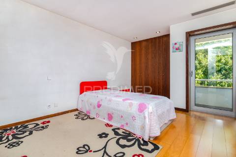 Moradia t4 em gaveto - merelim são paio