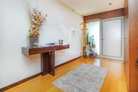 Moradia t4 em gaveto - merelim são paio