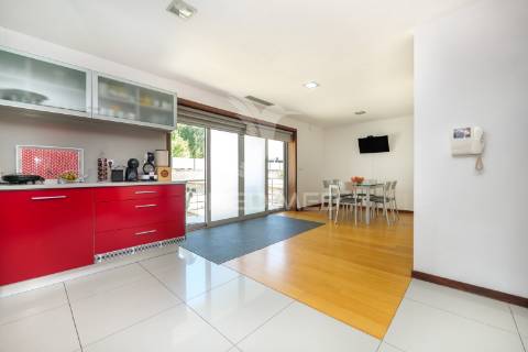 Moradia t4 em gaveto - merelim são paio