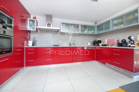 Moradia t4 em gaveto - merelim são paio