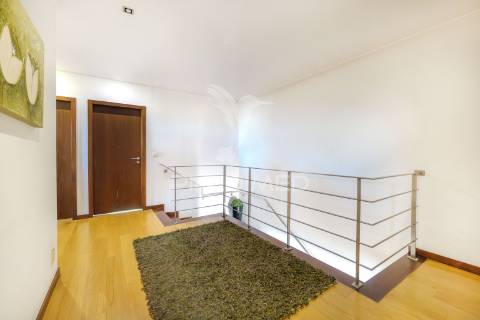 Moradia t4 em gaveto - merelim são paio