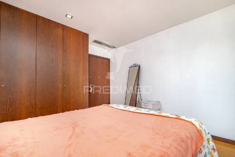 Moradia t4 em gaveto - merelim são paio