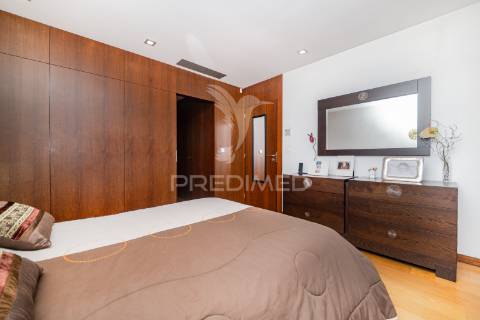 Moradia t4 em gaveto - merelim são paio