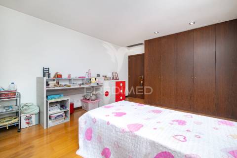 Moradia t4 em gaveto - merelim são paio