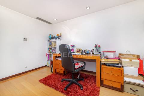 Moradia t4 em gaveto - merelim são paio